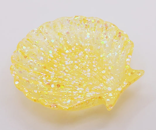 Porte-savon "Coquille" en résine époxy. Paillettes holographiques jaunes.