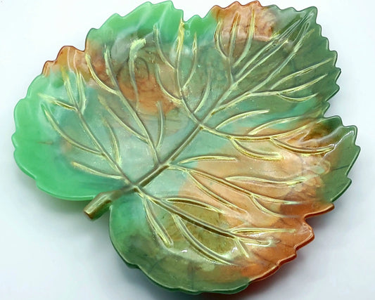 Vide-poches GRANDE FEUILLE en résine époxy. Vert et cuivré - PRETTY RESINE