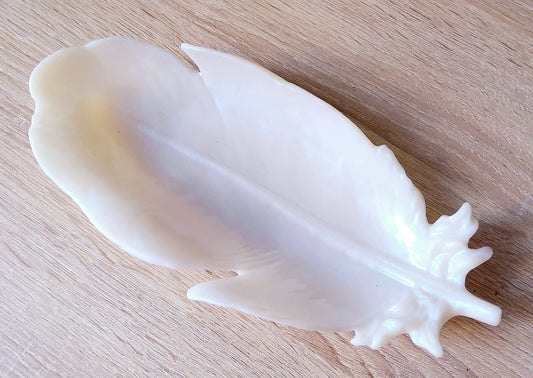 Vide-poches GRANDE PLUME en résine époxy. Blanc nacré - PRETTY RESINE