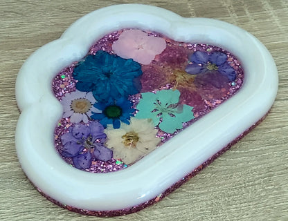 Vide-poches NUAGE en résine époxy. Blanc nacré, paillettes mauves et fleurs séchées multicolores - PRETTY RESINE