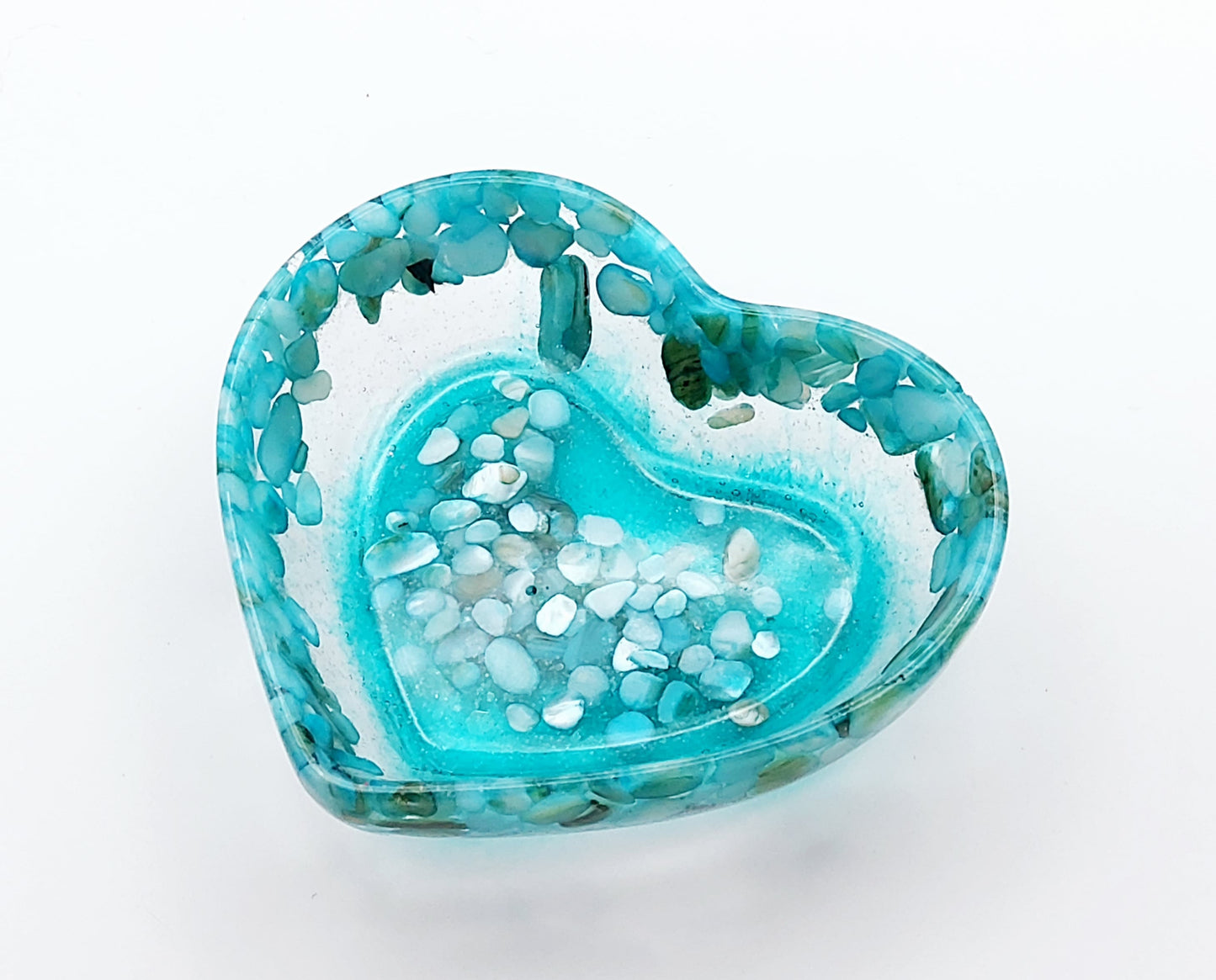 Vide-poches "Petit Coeur" en résine époxy, turquoise avec fragments de coquillages